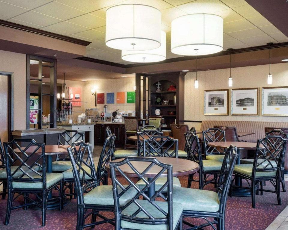 Comfort Suites Старквил Екстериор снимка