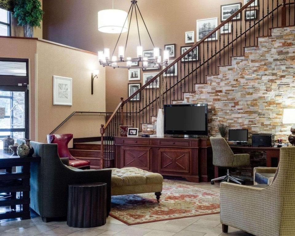Comfort Suites Старквил Екстериор снимка
