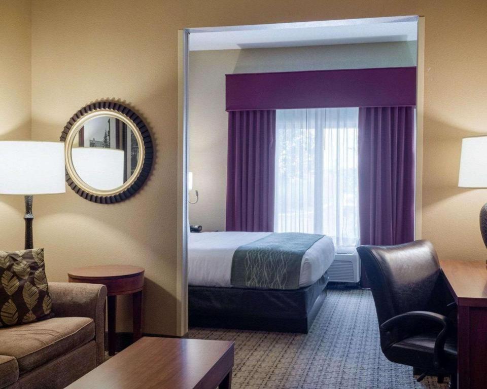 Comfort Suites Старквил Екстериор снимка
