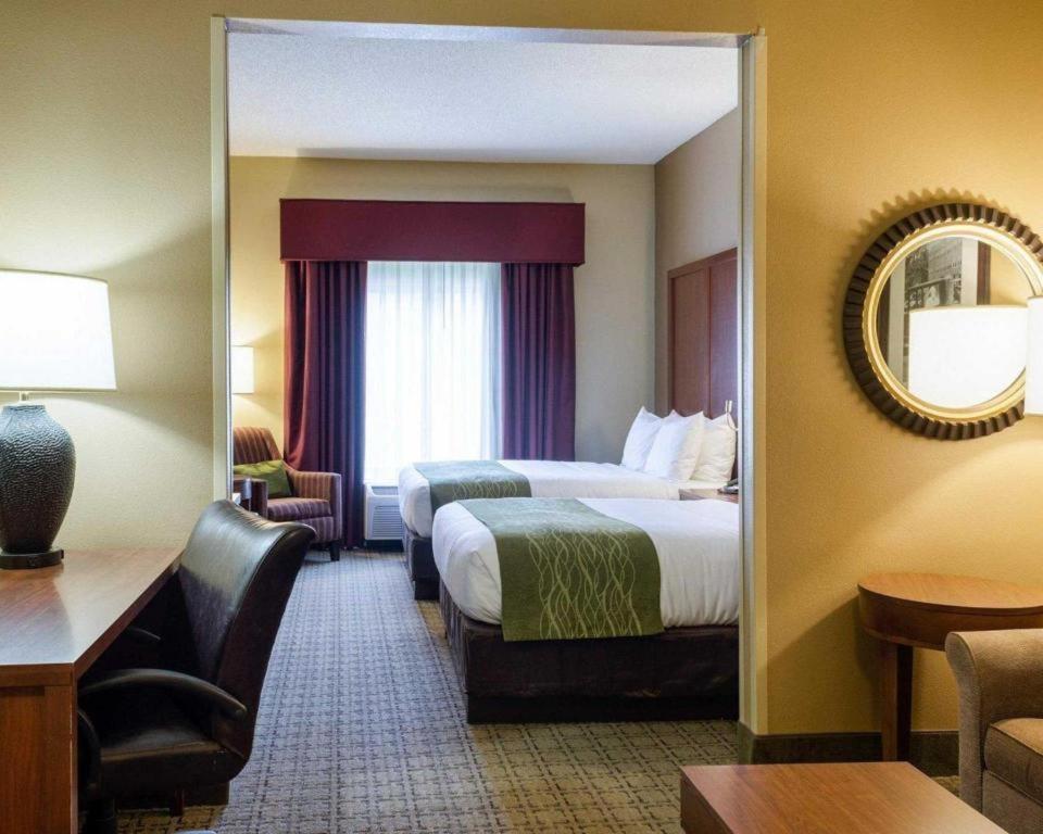 Comfort Suites Старквил Екстериор снимка
