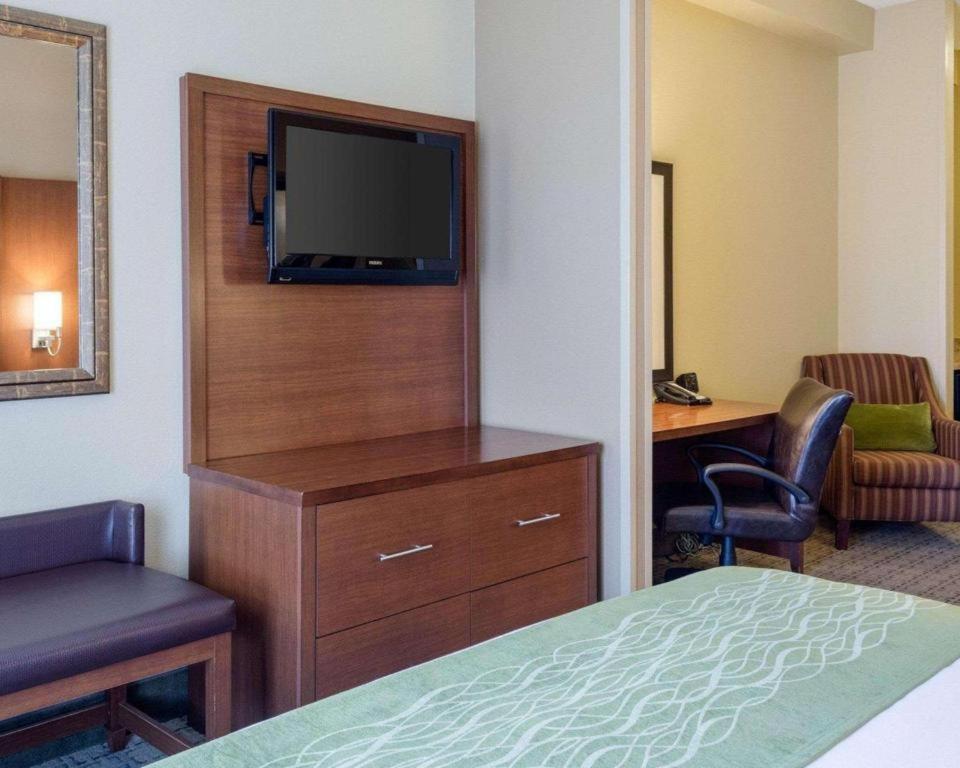Comfort Suites Старквил Екстериор снимка