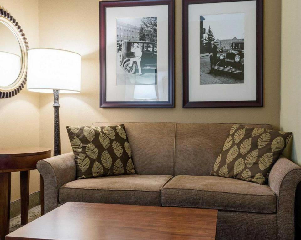Comfort Suites Старквил Екстериор снимка