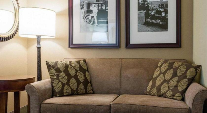 Comfort Suites Старквил Екстериор снимка