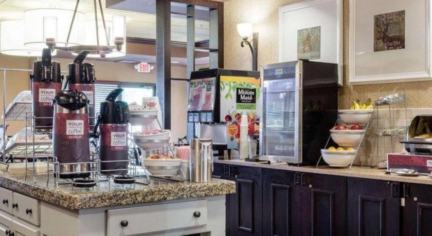 Comfort Suites Старквил Екстериор снимка